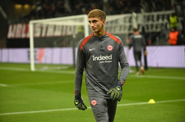 久联优配 图片报：布莱顿接近签下法兰克福U21门将拉明，转会费可达200万欧