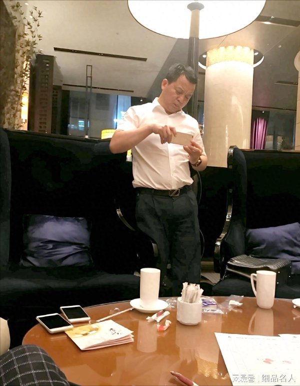 财盛配资 苏享龙曝光捞女翟欣欣丑恶帮凶的照片！网友：要追究他的刑事责任